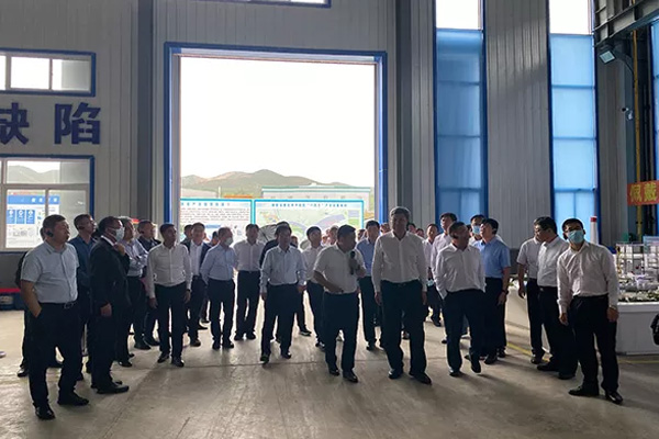 內(nèi)蒙古自治區(qū)黨委常委、通遼市委書記孟憲東攜考察團(tuán)到一諾環(huán)境考察指導(dǎo)